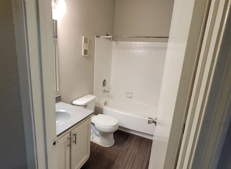 Abode Apartments - 888sqft, 2 Bed 1 Bath - Bathroom